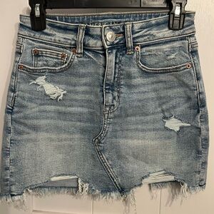 American eagle medium wash distressed denim jean skirt